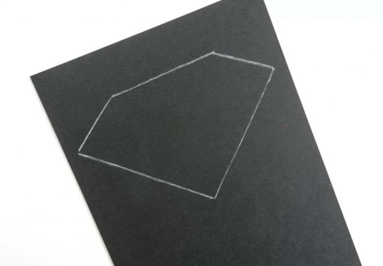 рисуем алмаз на черной бумаге - шаг 1