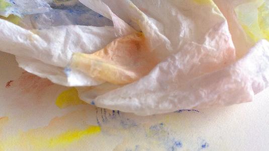 использование бумажных полотенец при рисовании акварелью