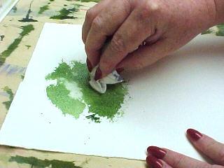 Рисуем ветвистые деревья акварелью с помощью бумажного полотенца - шаг 2
