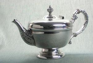серебряный чайник
